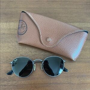 Ray-Ban Black Round Sunglasses
